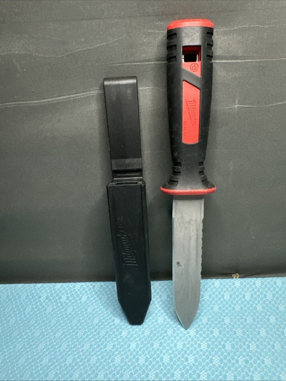 Milwaukee 48-22-1927 Serrated Duct Knife 11" Fixed Blade Red
